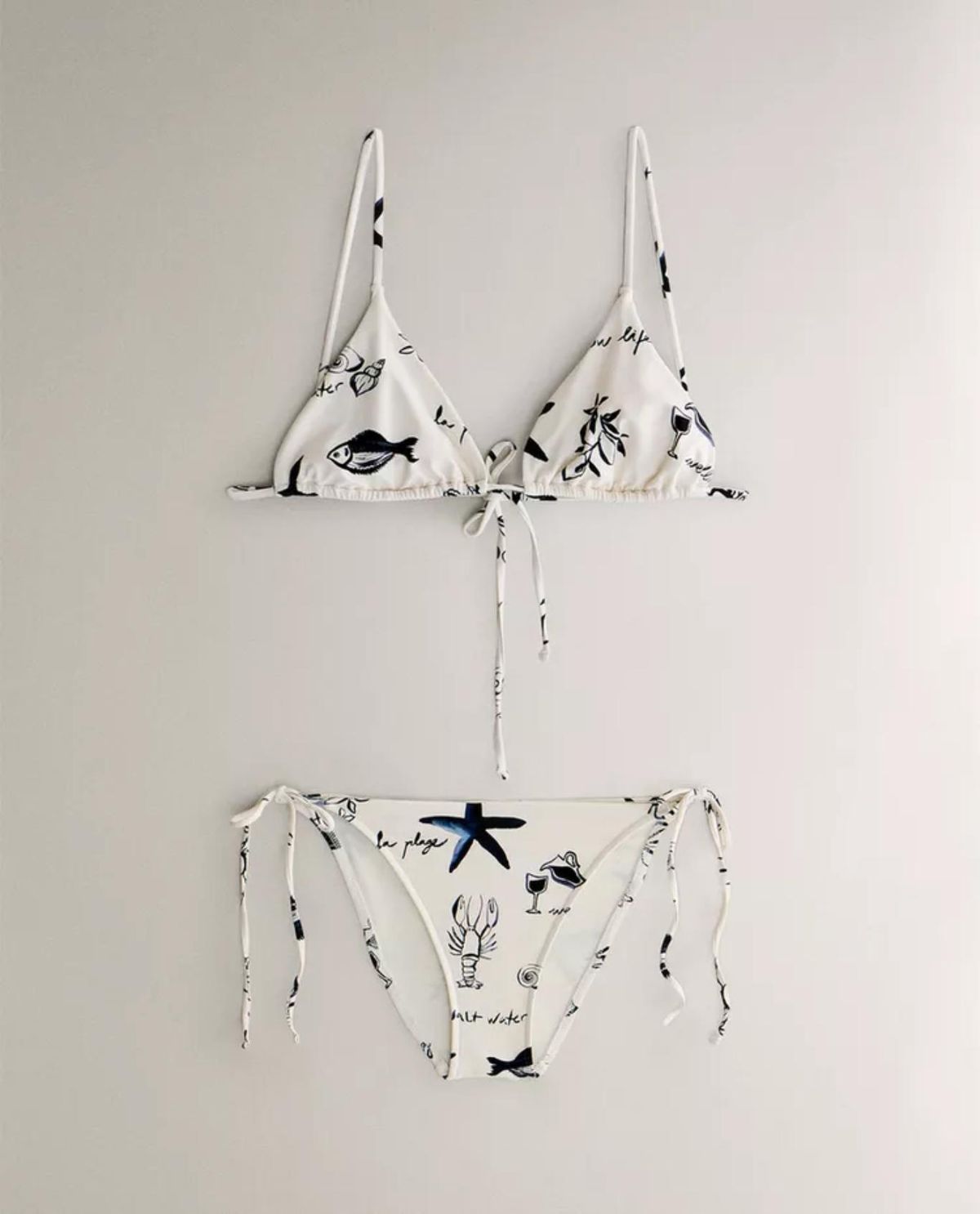 Bikini de triángulo regulable con estampados marinos y playeros.