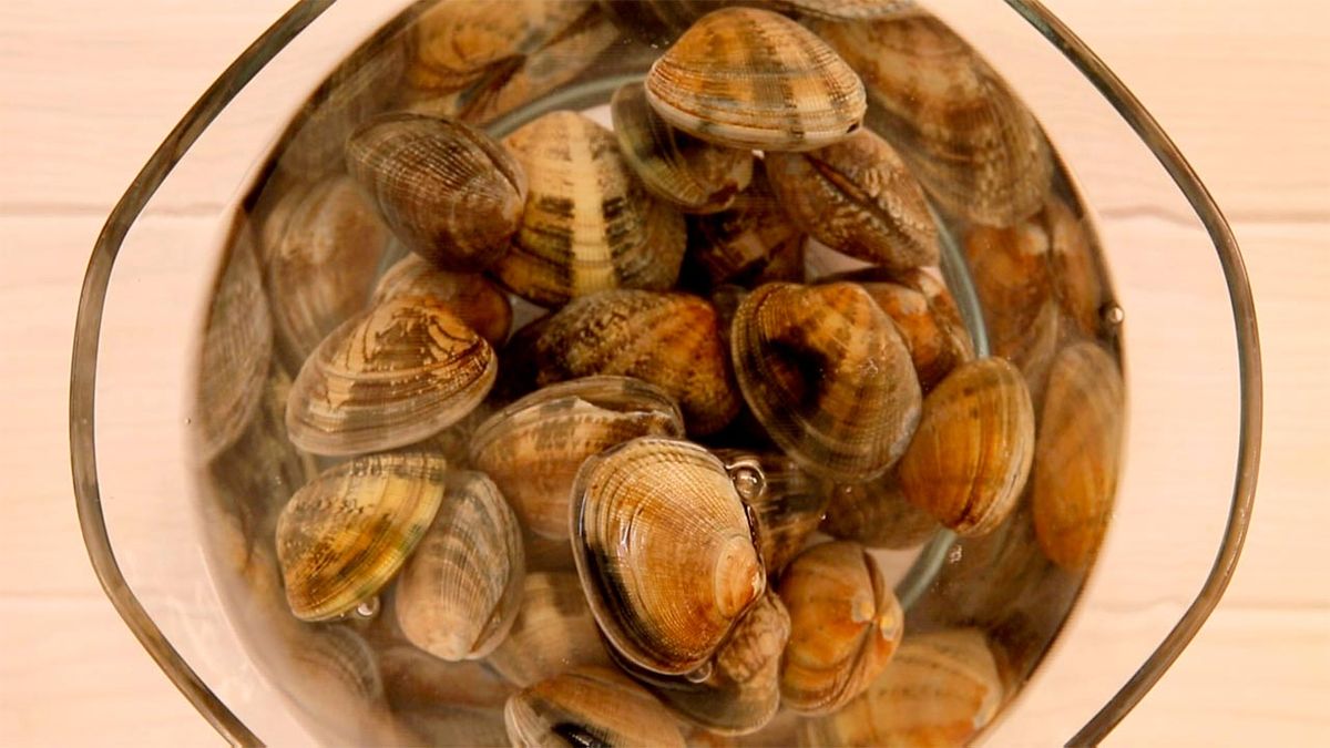 Receta de almejas a la marinera   paso 1