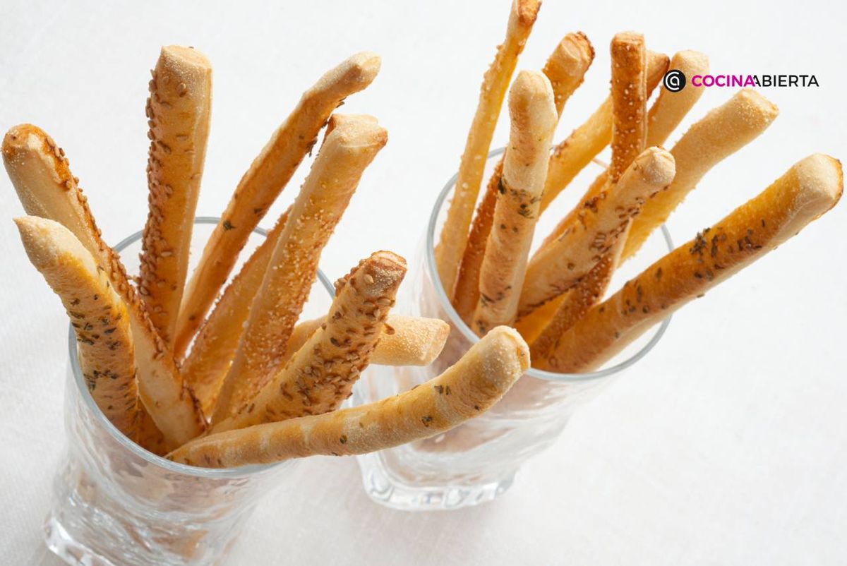 Crujientes grisines caseros, perfectos como aperitivos