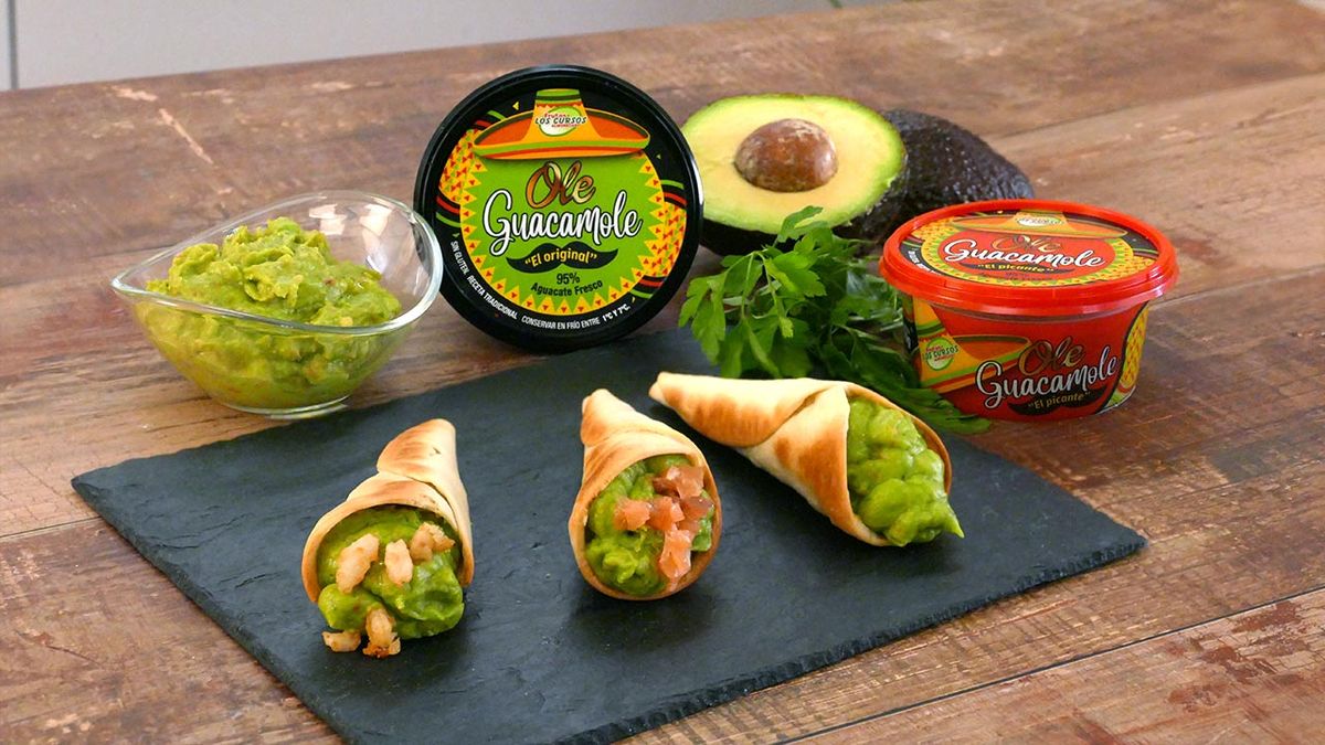 Receta de conos rellenos de guacamole con gambas y salmón ahumado  paso 4