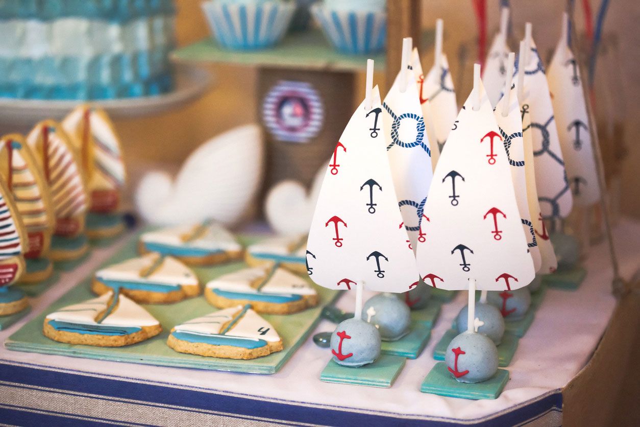 Decorar mesa de postres o cumpleaños de estilo marinero   bombones