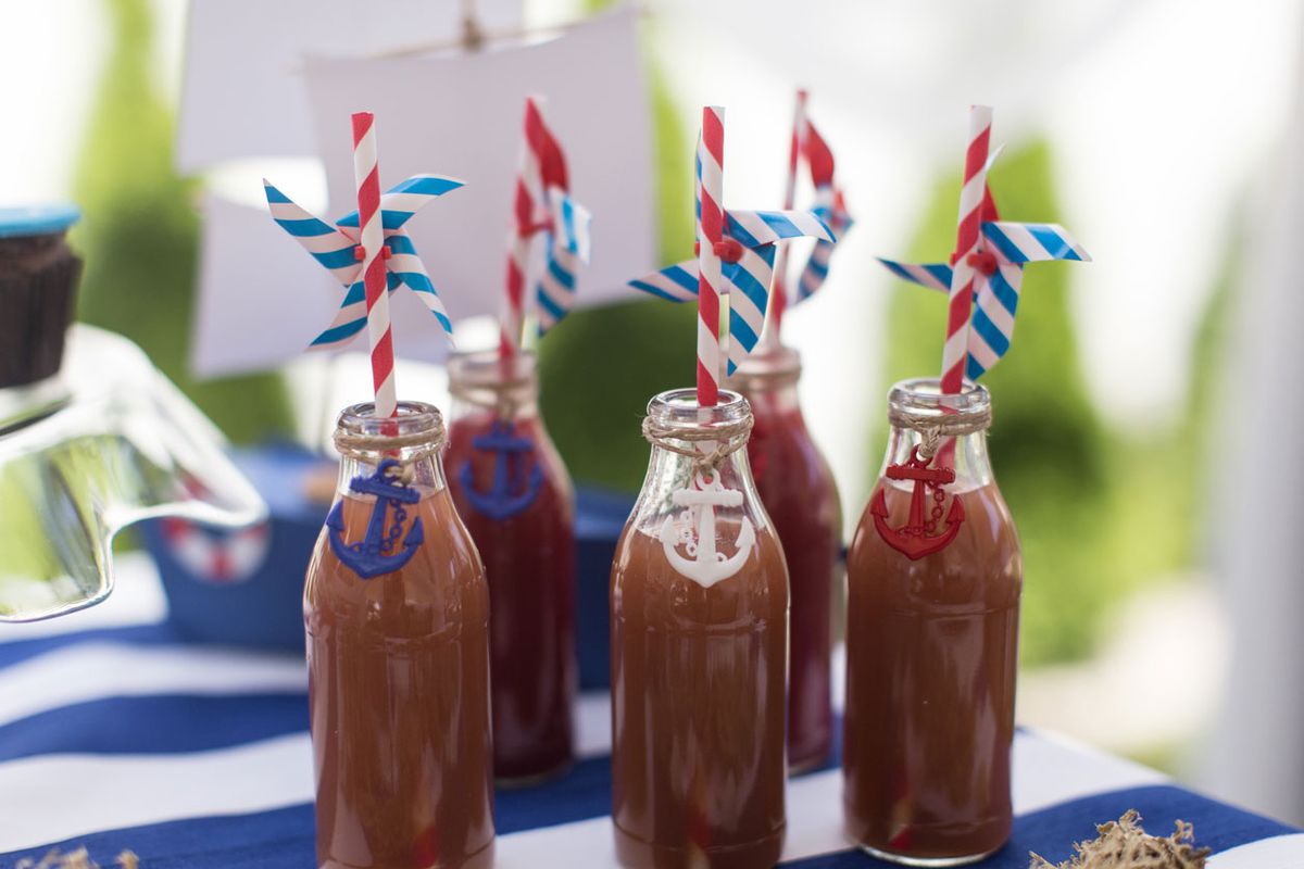 Decorar mesa de postres o cumpleaños de estilo marinero   pajitas