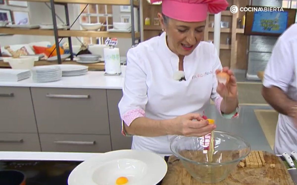 Separa cuatro claras y dos yemas para preparar la mousse