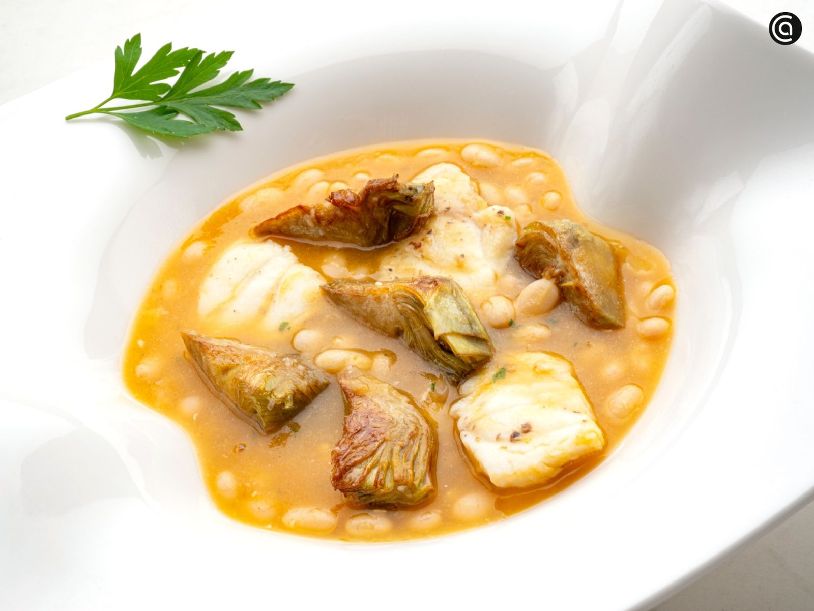 Aprende a preparar unas alubias blancas con rape y alcachofas con Arguiñano