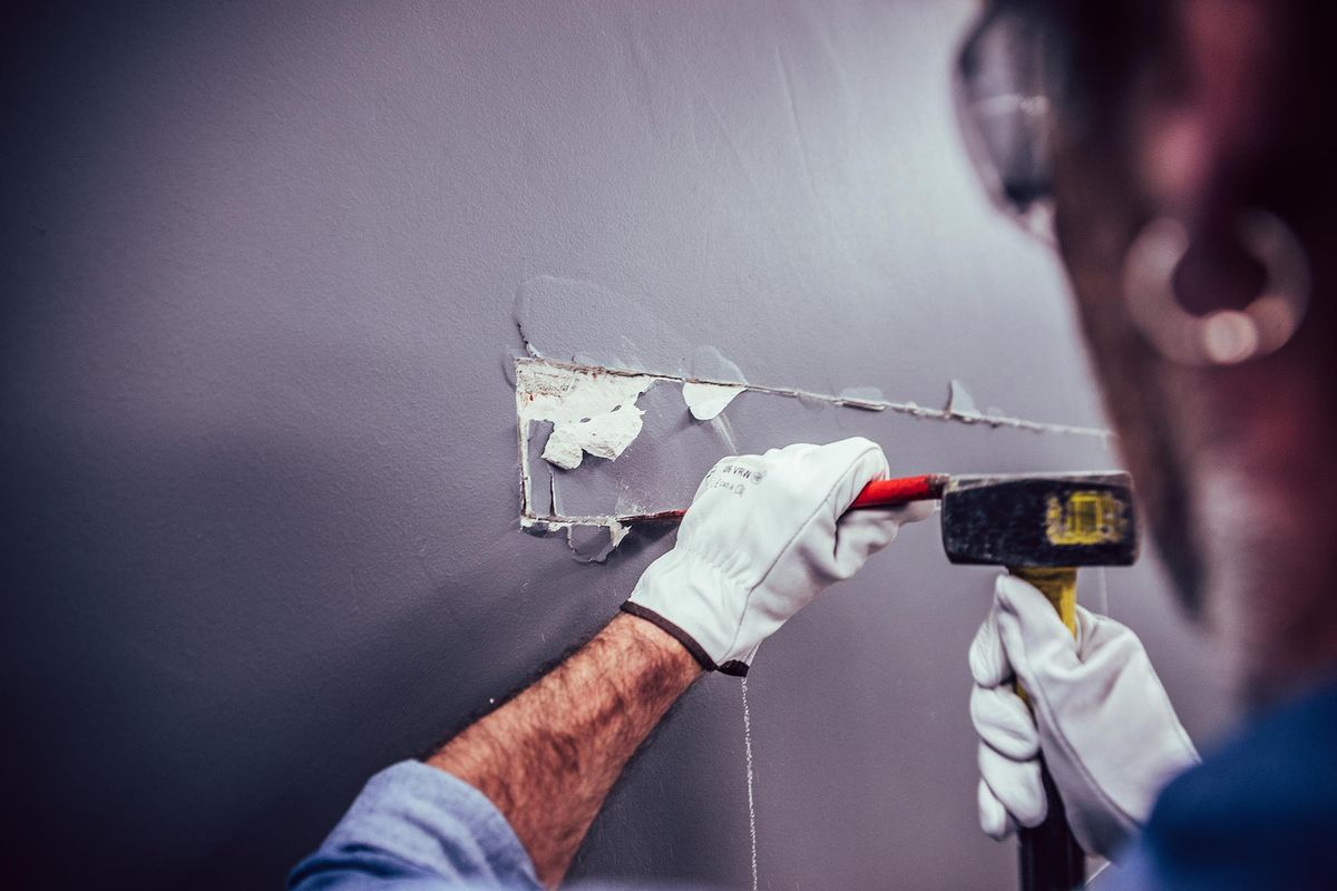 Cómo abrir un pasaplatos en la pared paso 2