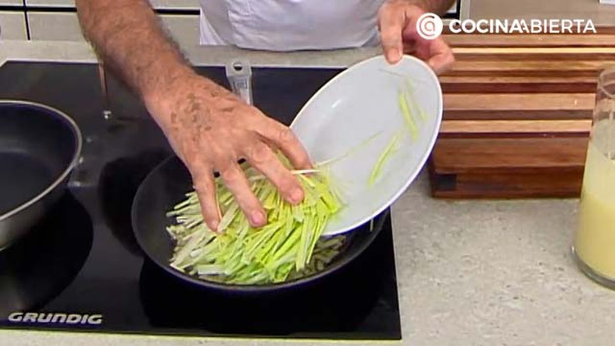 receta crepes pavo puerro queso karlos arguinano paso 2