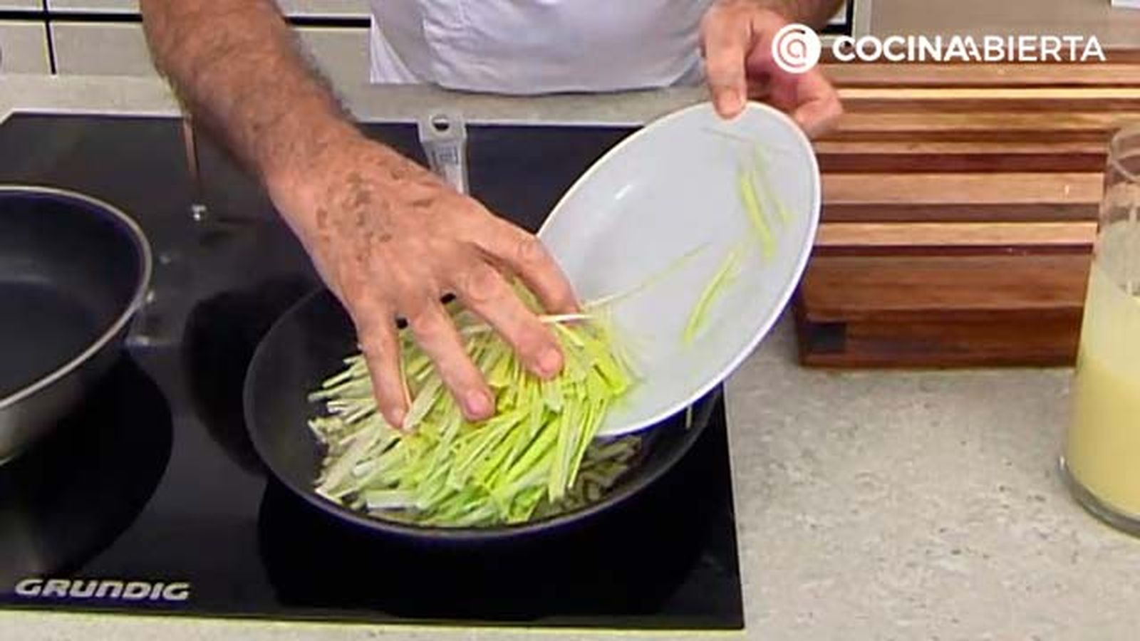 receta crepes pavo puerro queso karlos arguinano paso 2