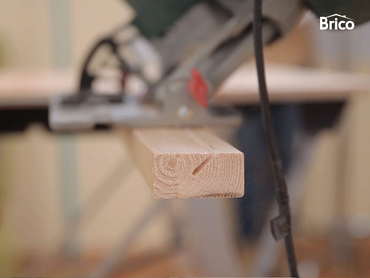 Hacer una ranura en el lidtón