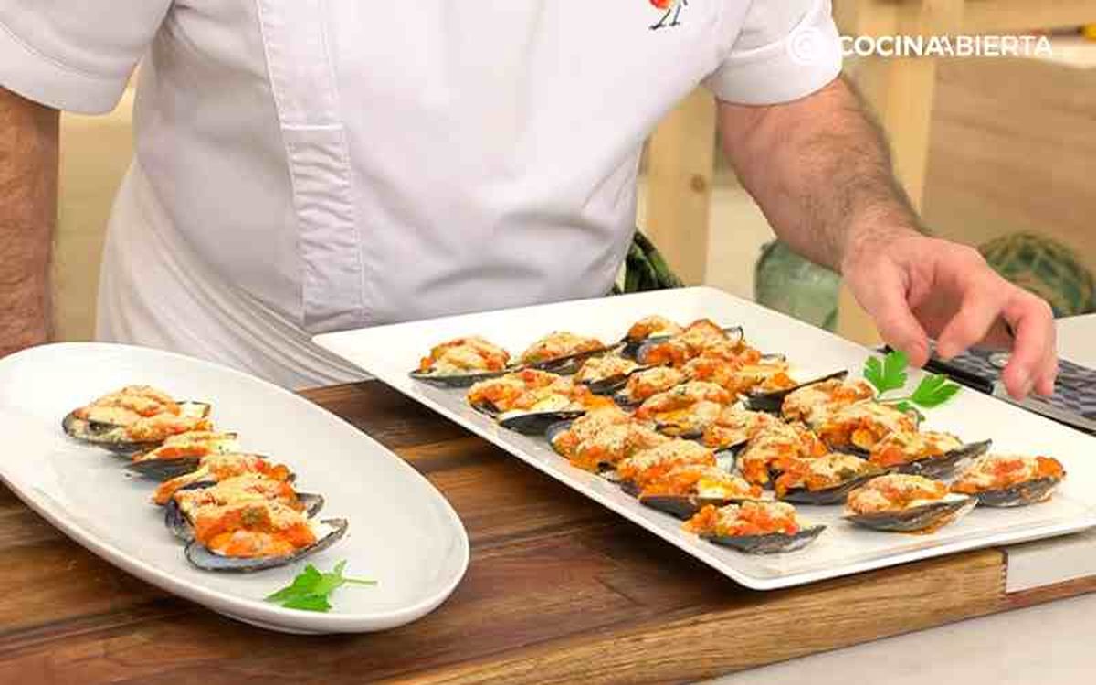 Decora los mejillones con fritada