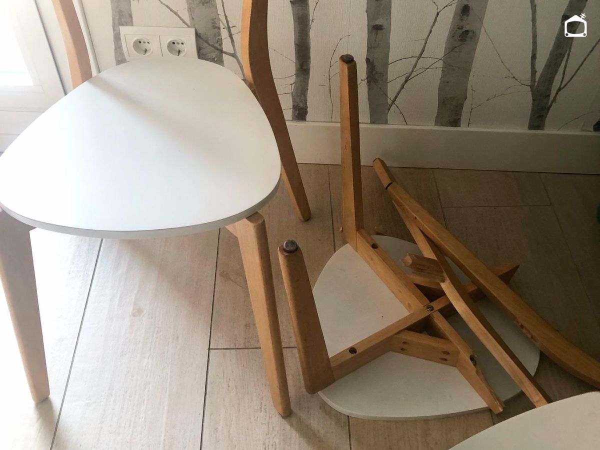 La pata de la silla se rompió por varios sitios, pero tenía solución.