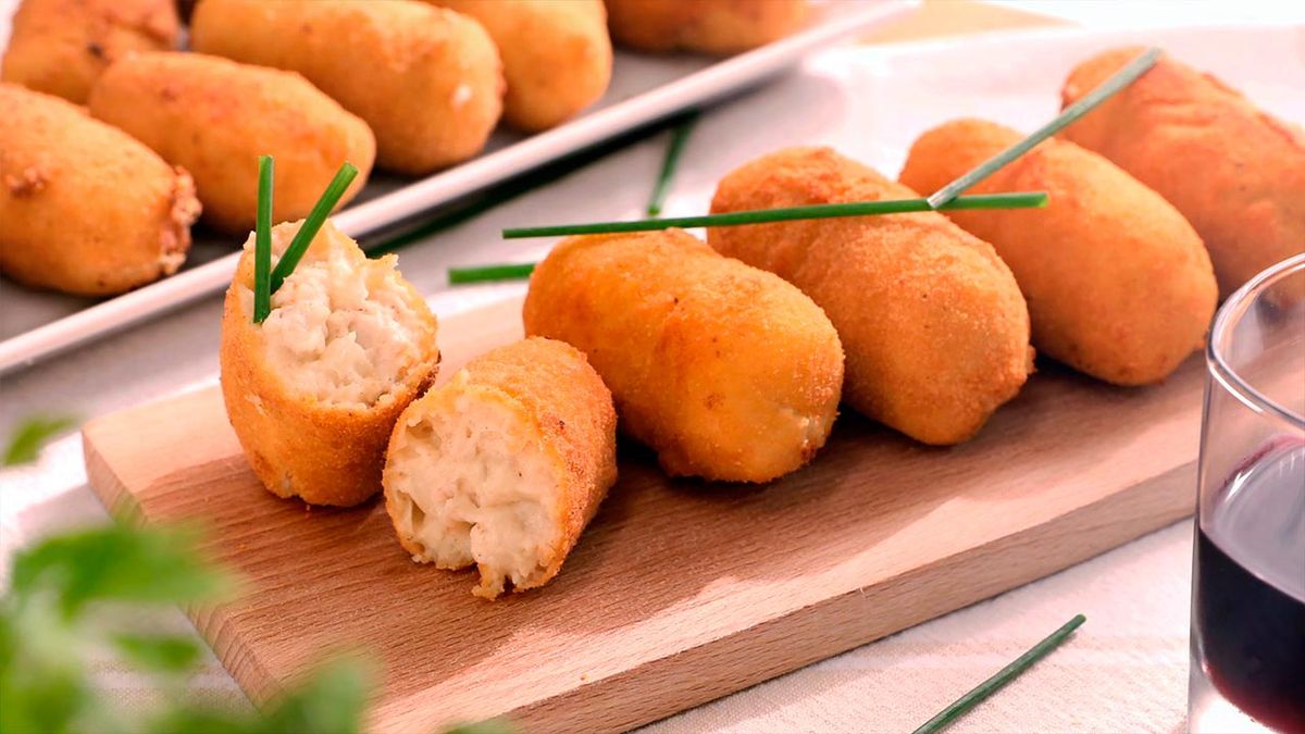 Disfruta estas croquetas de pollo, perfectas como aperitivo o entrante, con su mezcla de textura crujiente y relleno cremoso