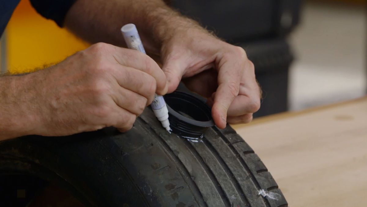 Cómo hacer un paragüero con un neumático paso 1