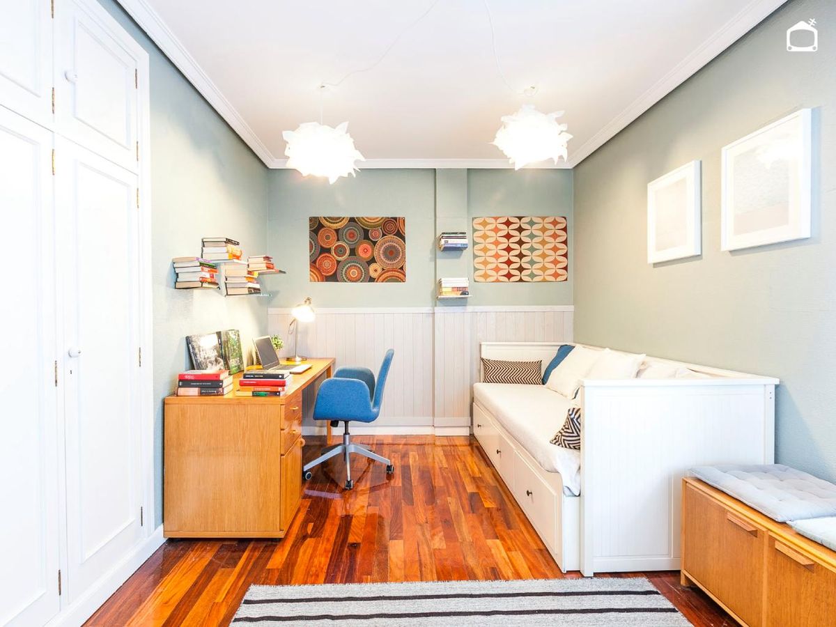 Dormitorio para estudiante bonito y acogedor.