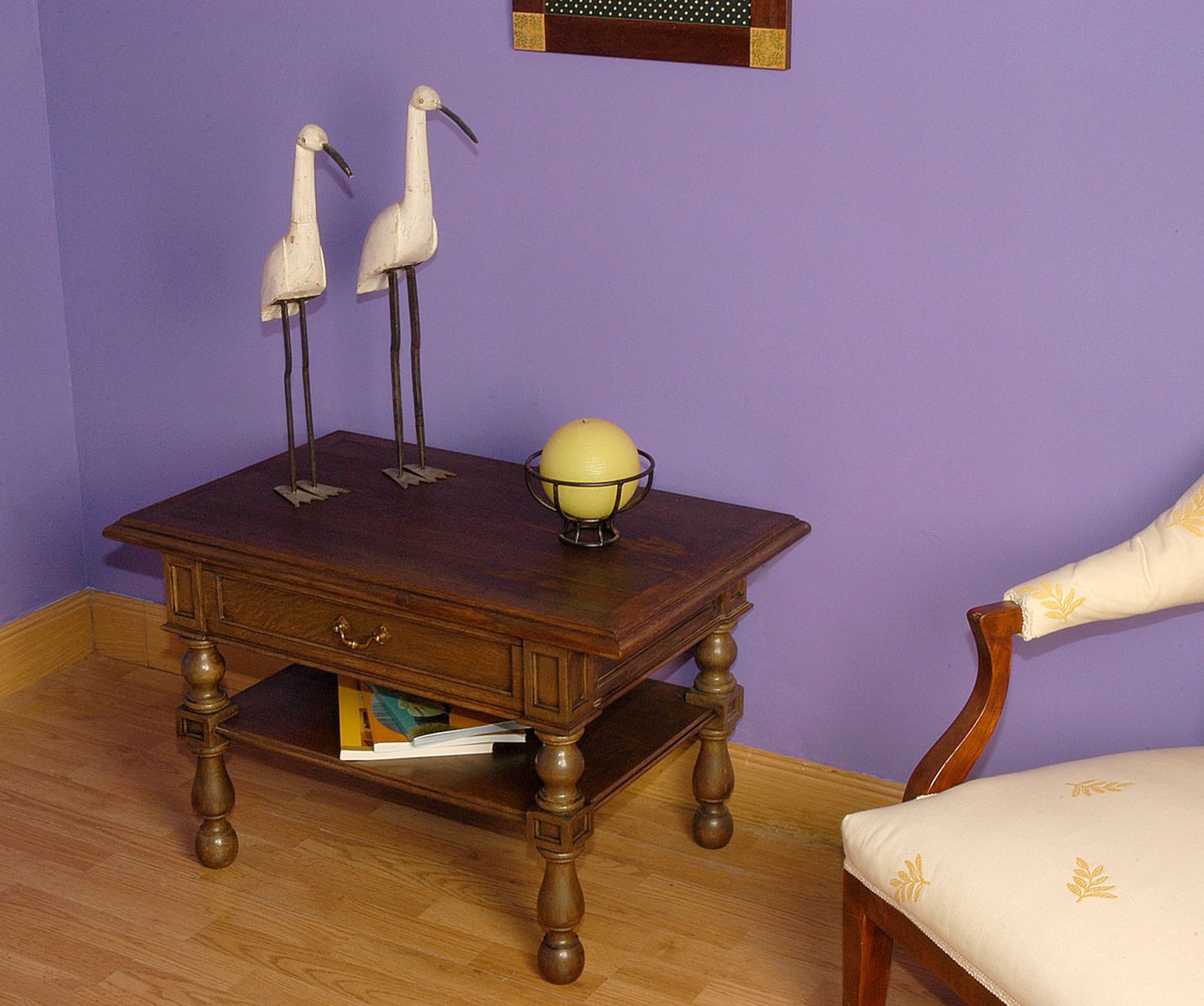 Encerar mesa antigua