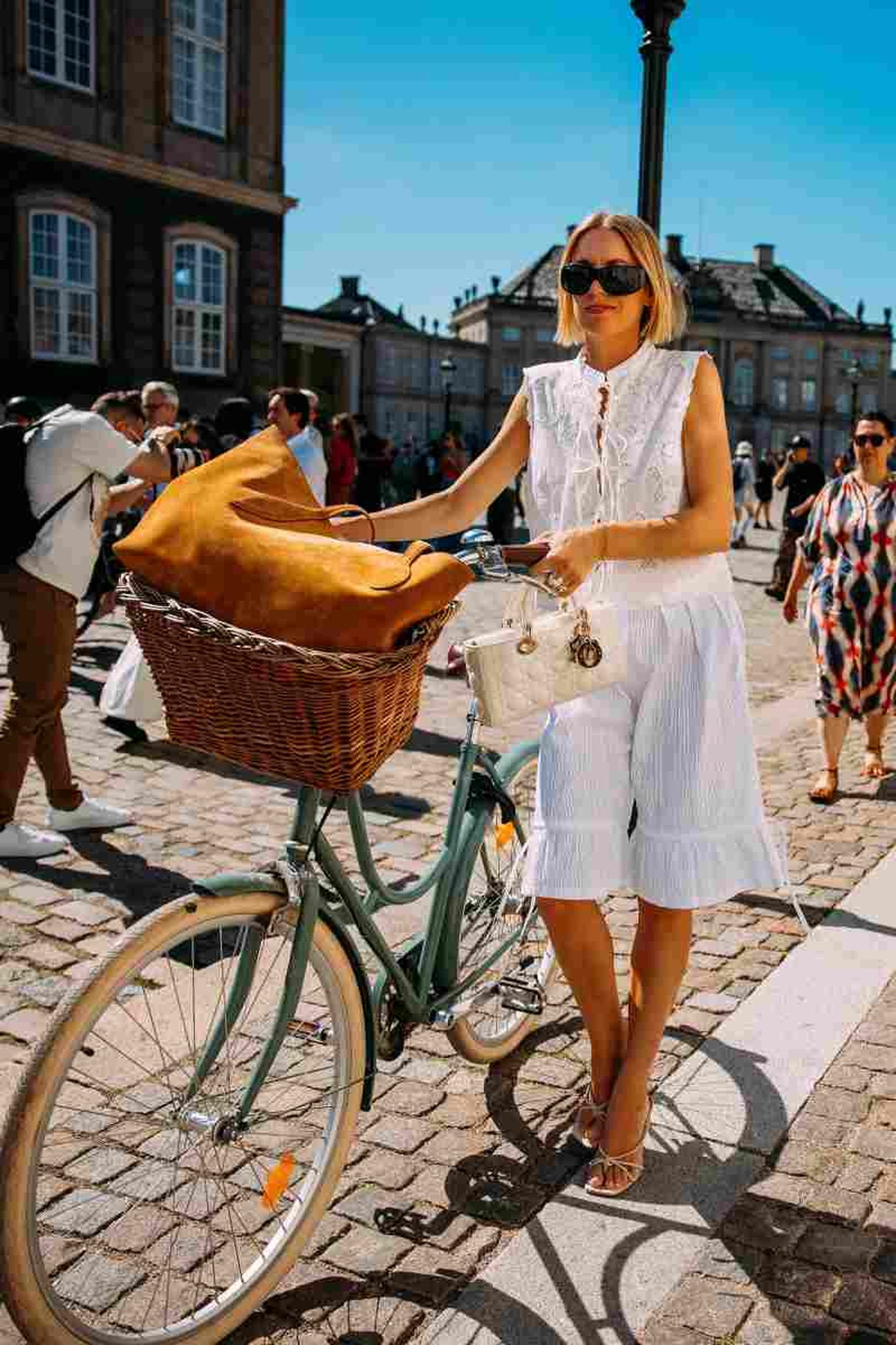 Copenhague Street Style, con sandalias de tacón