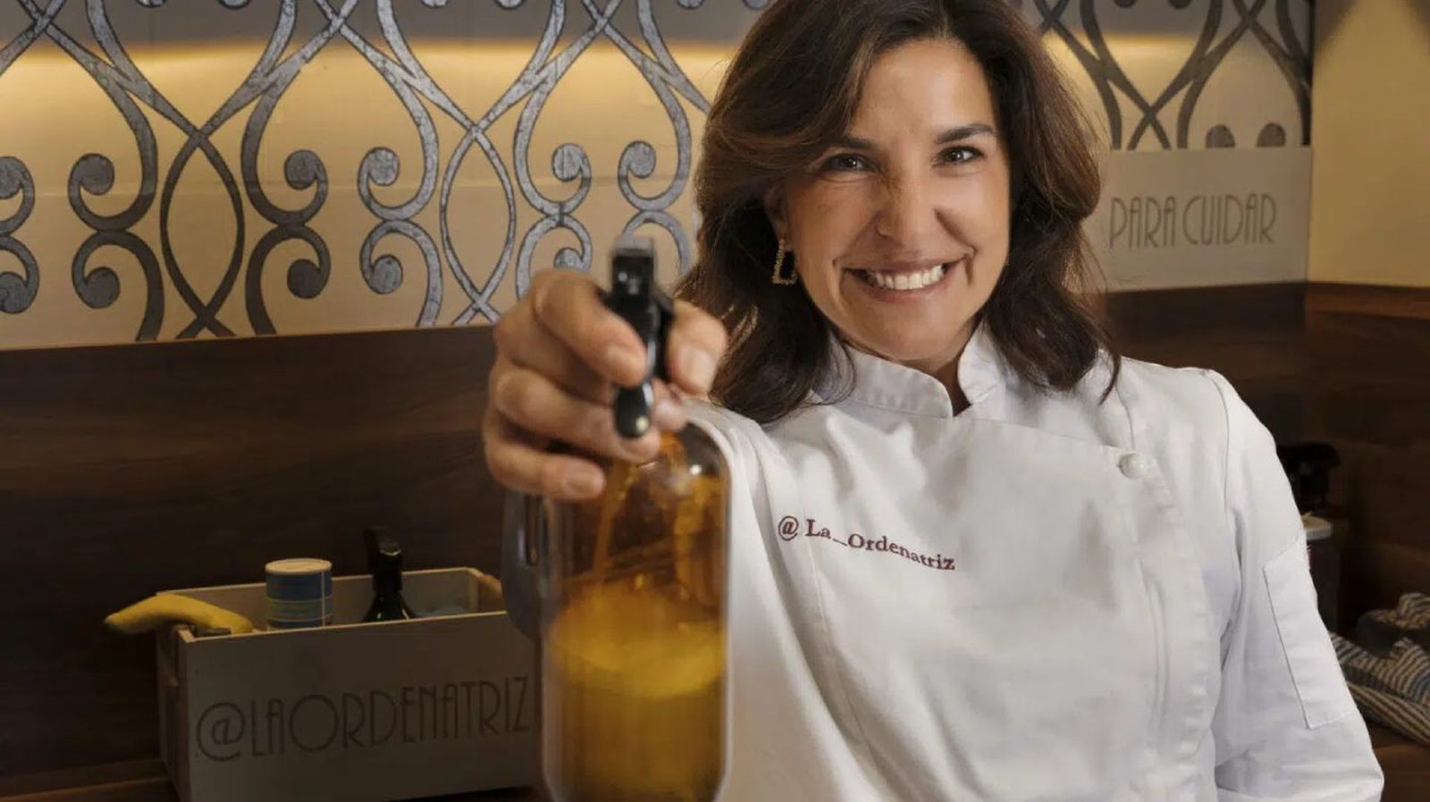 Bego, La Ordenatriz, 'disparando' su fórmula mágica. / Fotografía: Carlos Ruiz