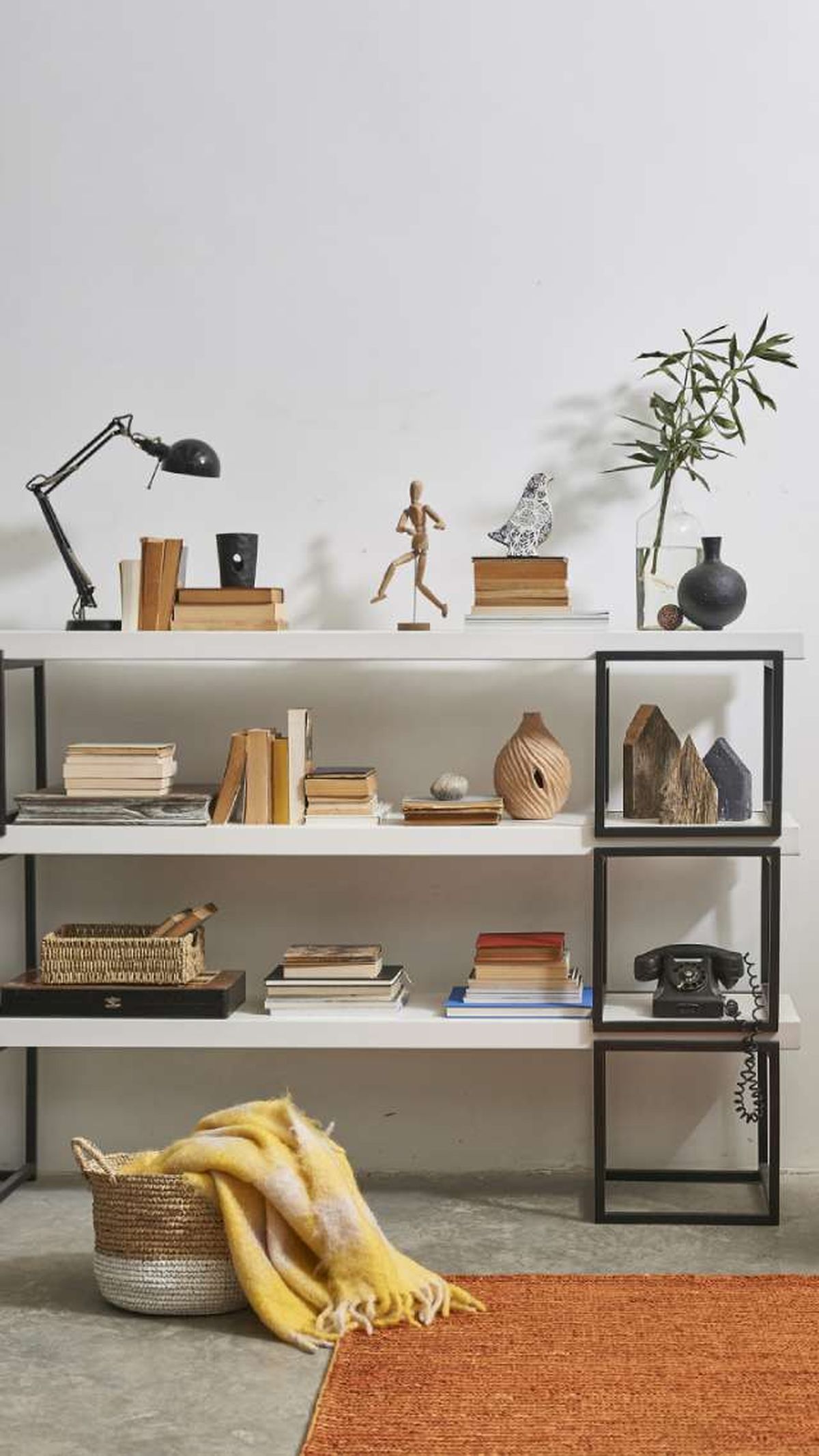 Hay dos razones por las que no nos desprendemos de algo: el apego al pasado y la ansiedad por el futuro.