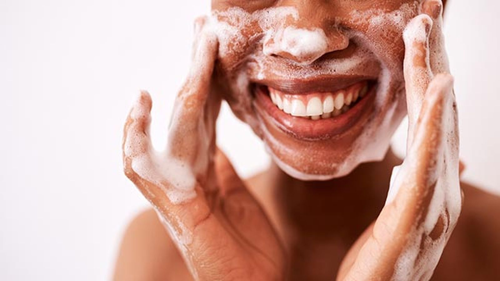 cosmetica en polvo la nueva tendencia beauty sostenible que conserva su eficacia espuma