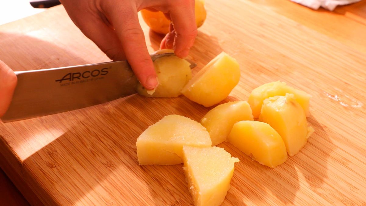Ensalada de salmón ahumado con patatas   Paso 2