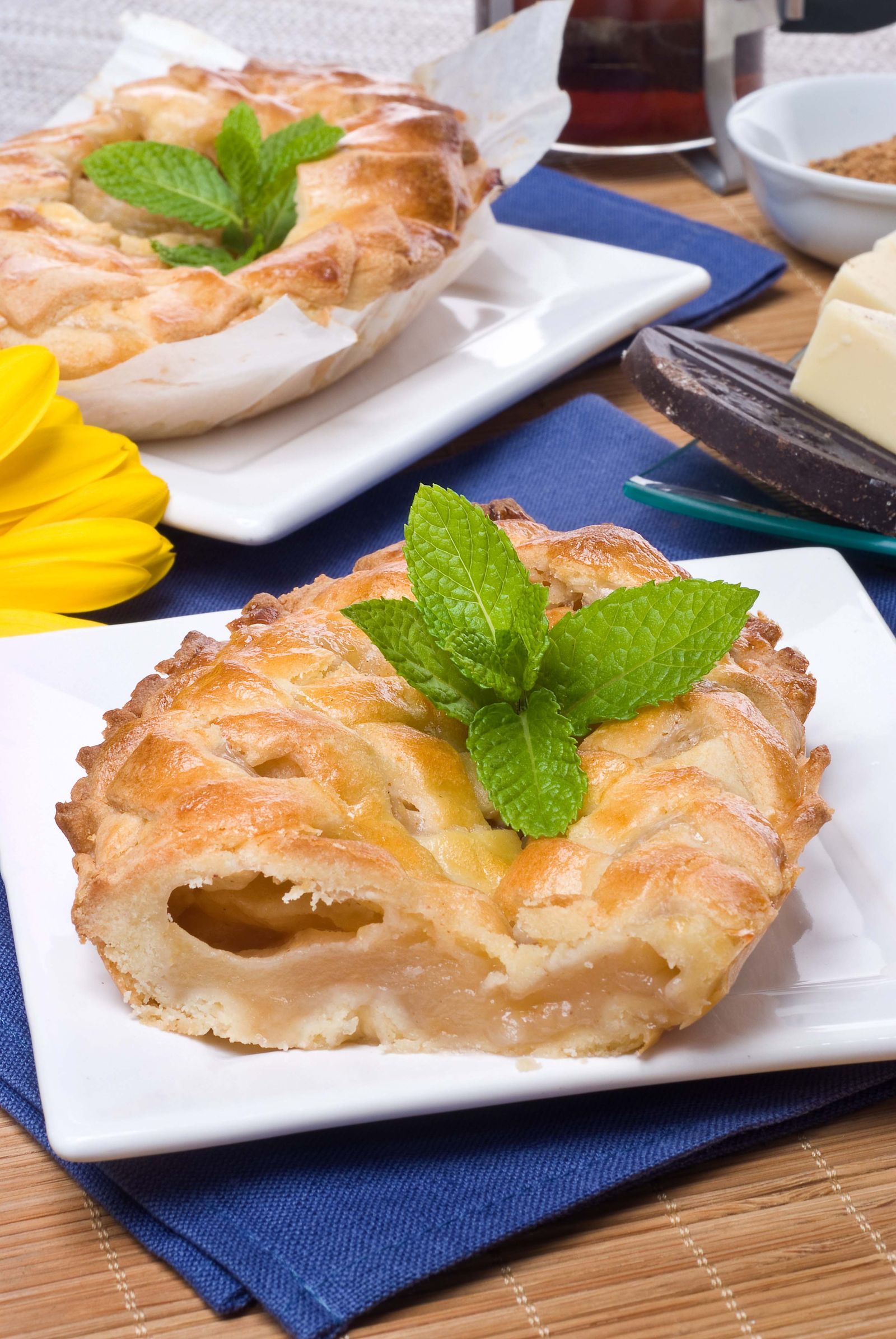 12.  Empanada de frutas y café