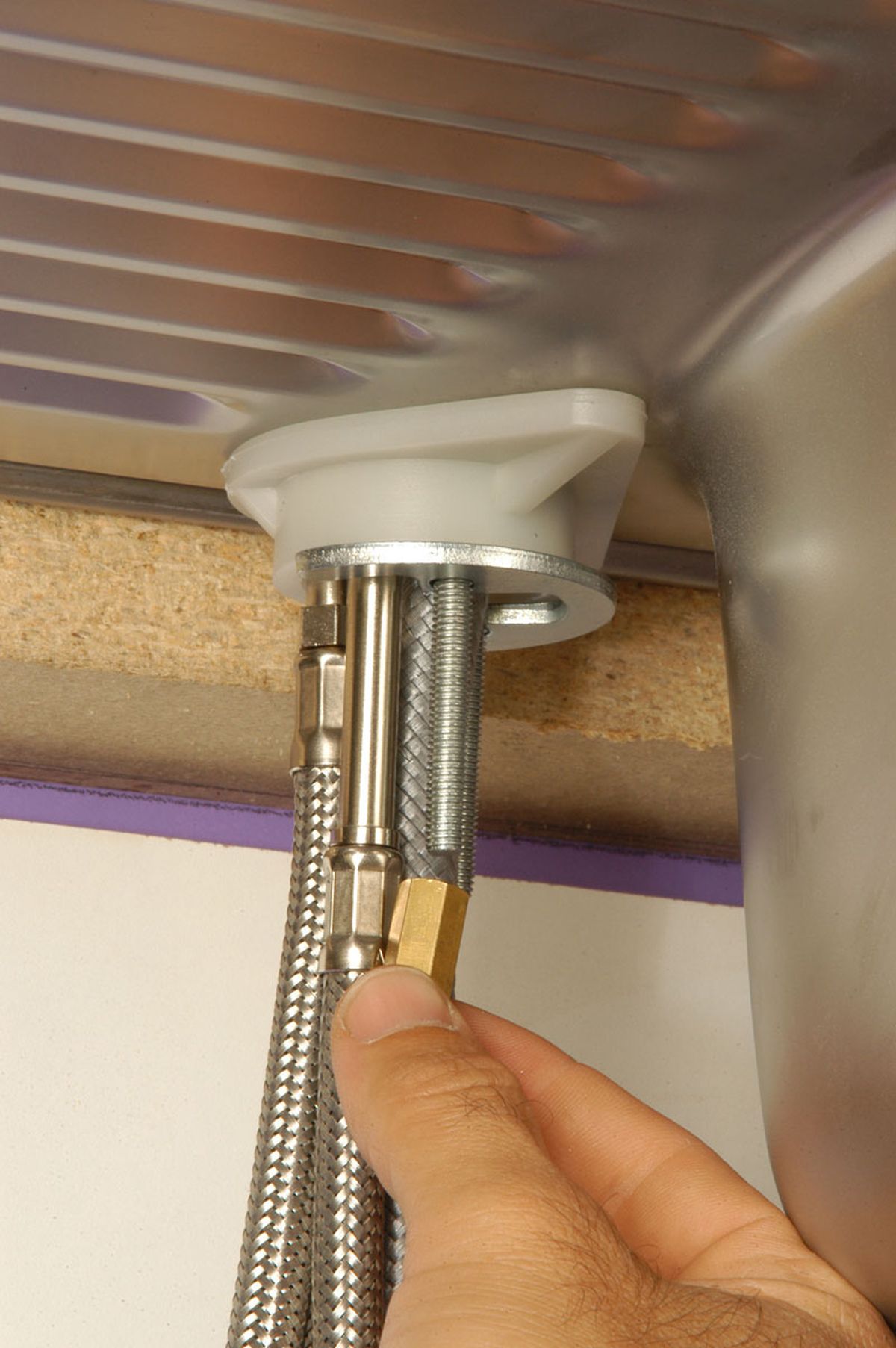 Colocar un grifo de ducha en el fregadero paso 5