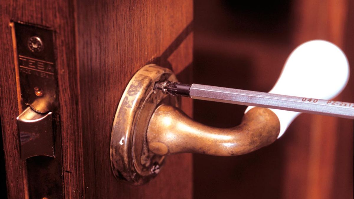 Arreglo de manilla de puerta paso 3