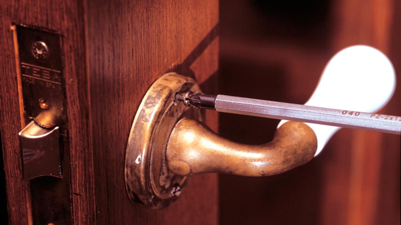 Arreglo de manilla de puerta paso 3