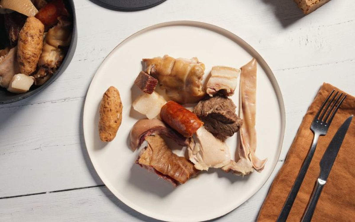 El cocido maragato se empieza a comer por el vuelco de la carne