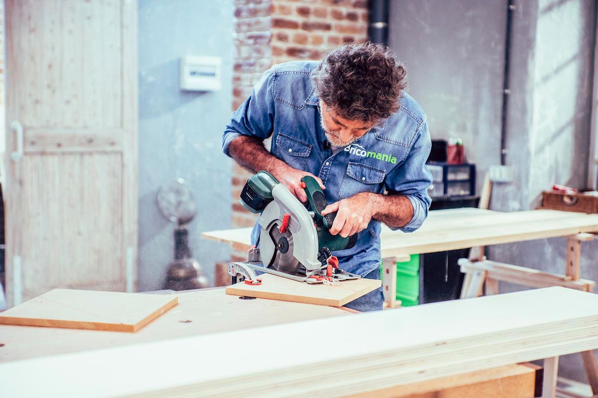 Cómo hacer una escalera plegable paso 3