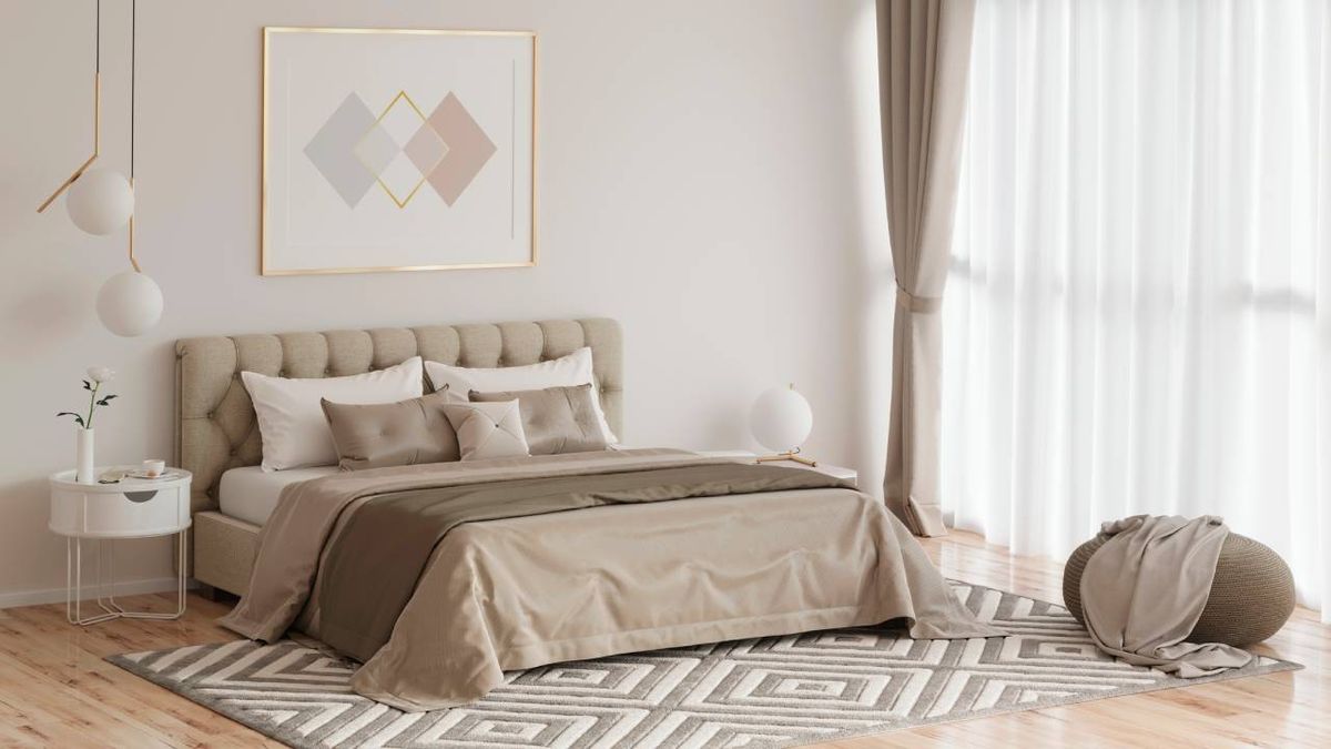 Dormitorio beige con cabecero de capitoné.