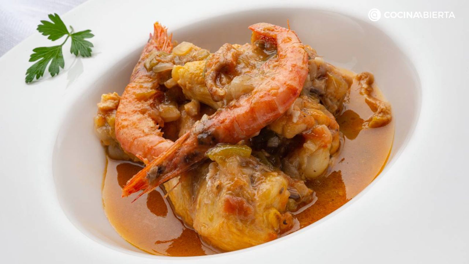 Receta de guiso de pollo y conejo con gambas de Karlos Arguiñano