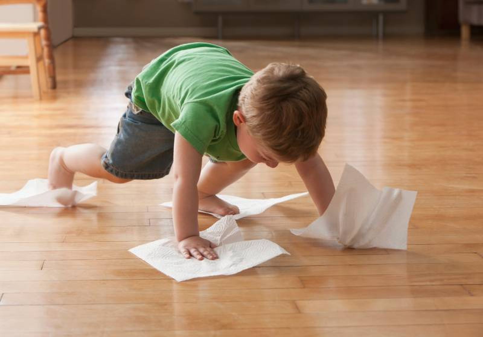 El papel de cocina puede llegar a ser tu gran aliado en el hogar si aprendes a aprovecharlo.