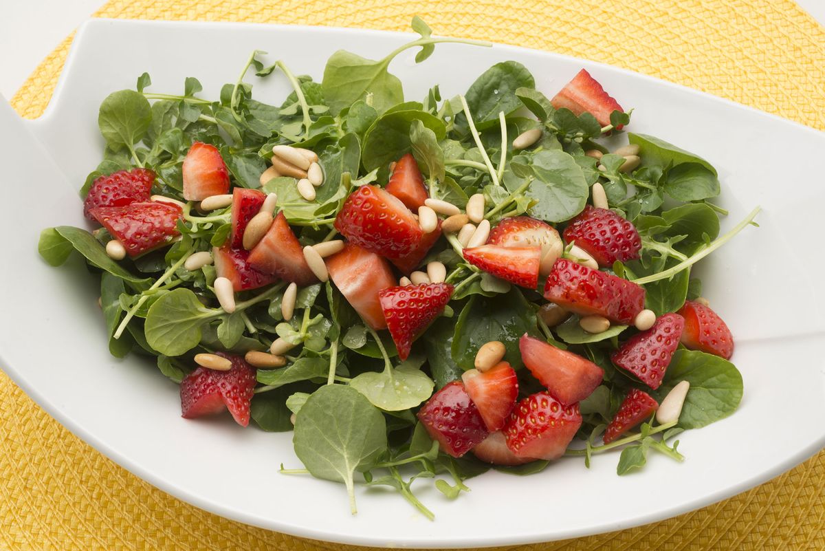 6149 2 Ensalada de berros, fresas y pinones xl