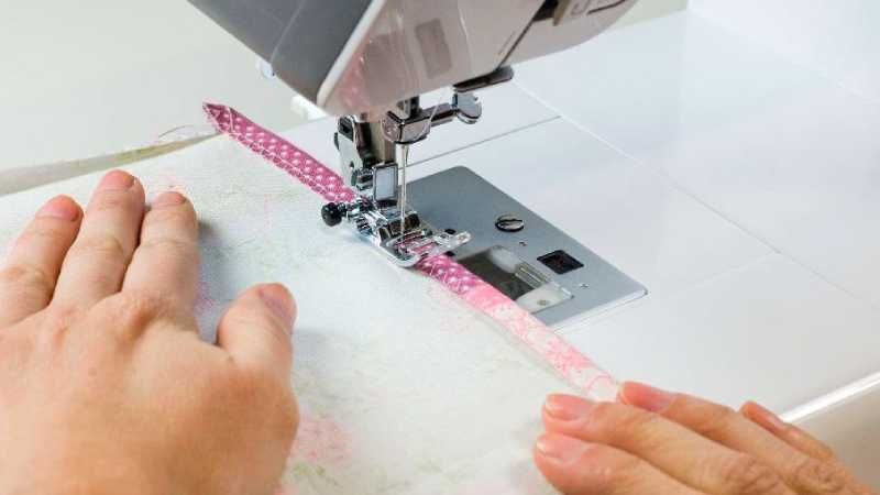 Paso cinco para coser un delantal.