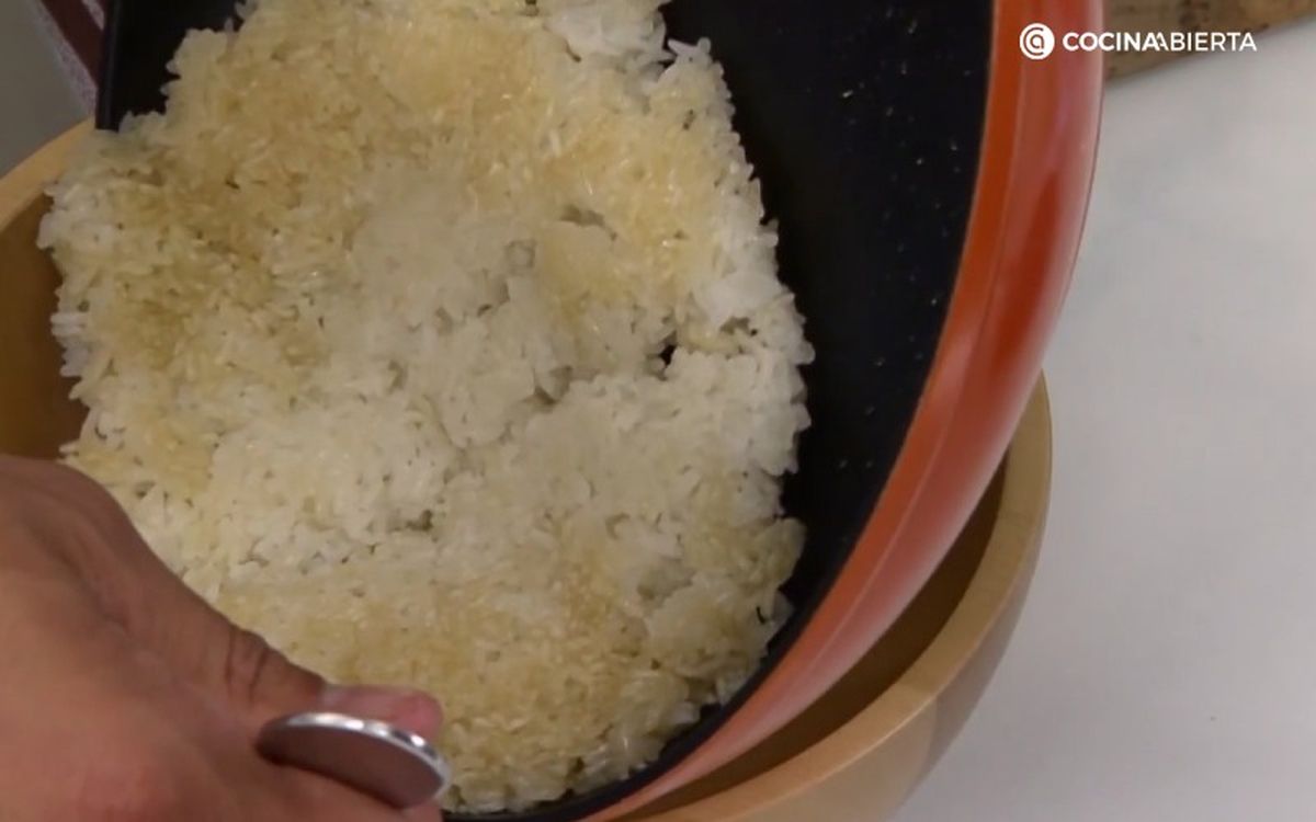 No te olvides de tostar el arroz para darle una textura crujiente