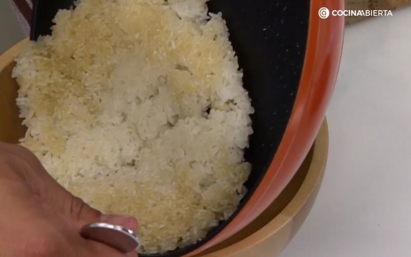 No te olvides de tostar el arroz para darle una textura crujiente
