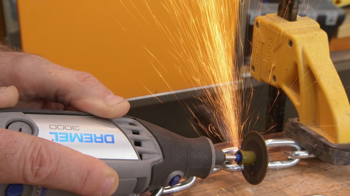 Hacer una estantería colgante con cadenas paso 8