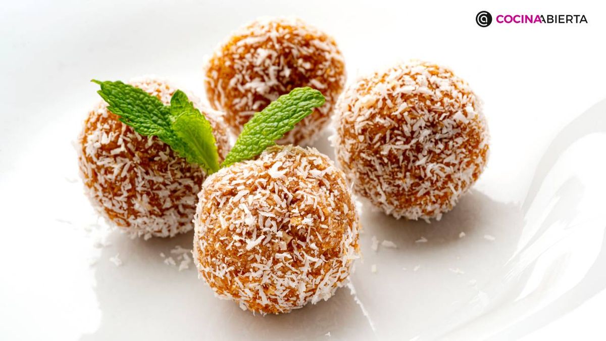 Las bolitas de coco y dulce de leche son un dulce fácil y rápido, con solo 2 ingredientes