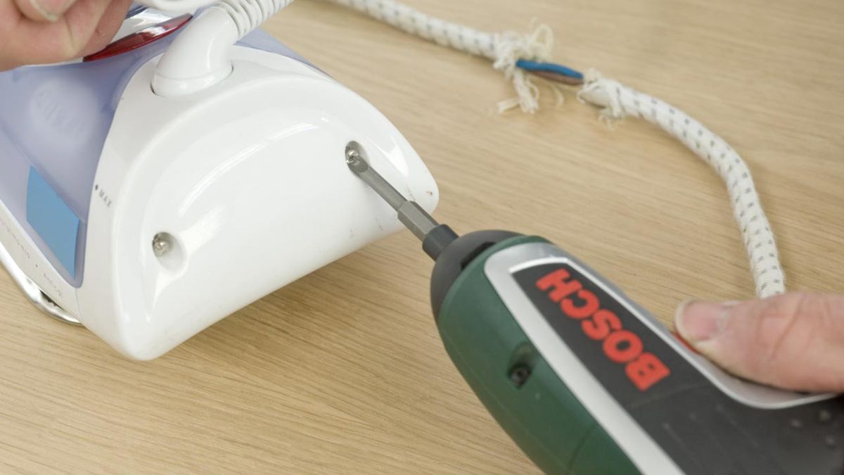 brico 0635 1 reparar enchufe plancha paso 8