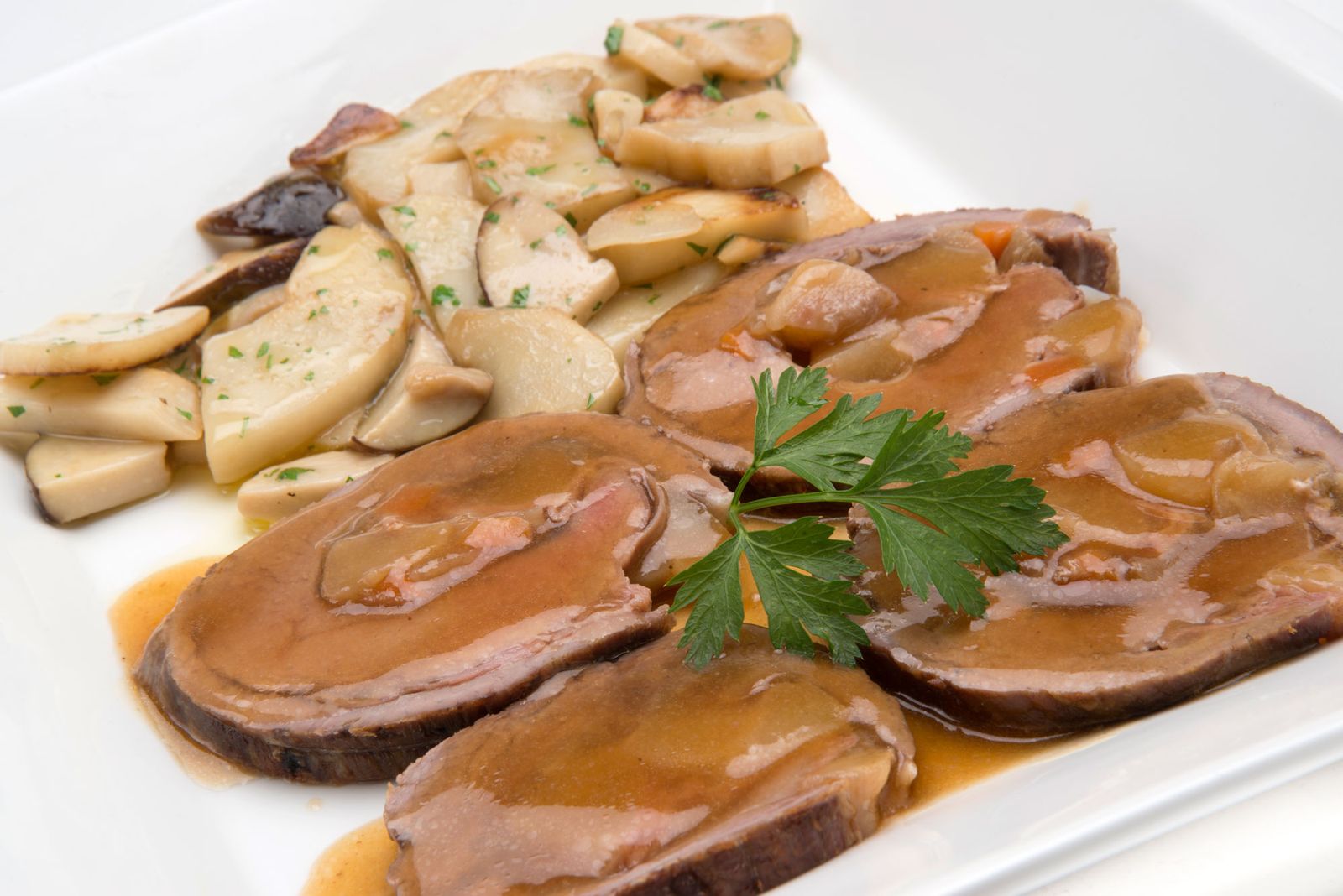 5637 1 Aleta rellena de jamon y pera con hongos (1022) xl