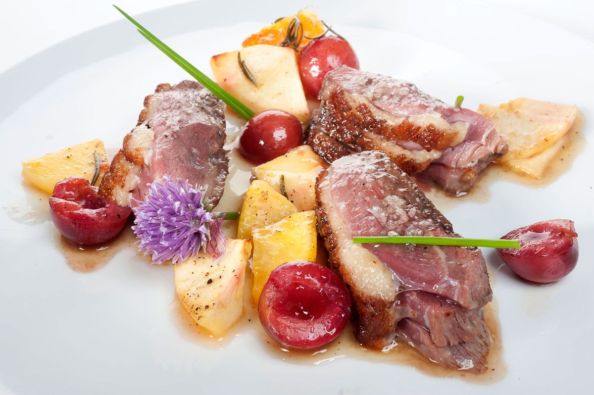 1484 Magret de pato con frutas asadas (668) xl