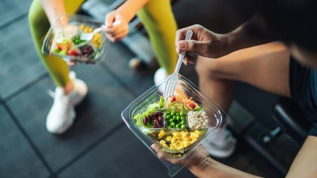 Es importante cuidar la alimentación al entrenar para ganar masa muscular