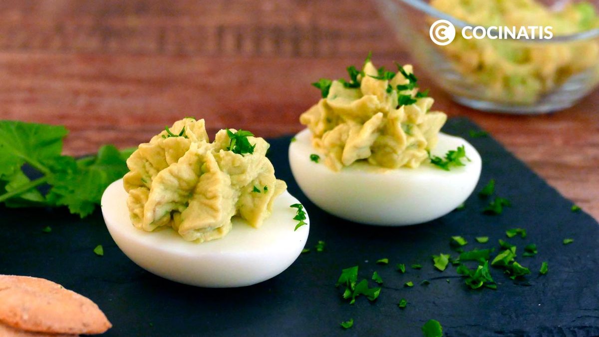 Receta de huevos rellenos de aguacate  paso 5