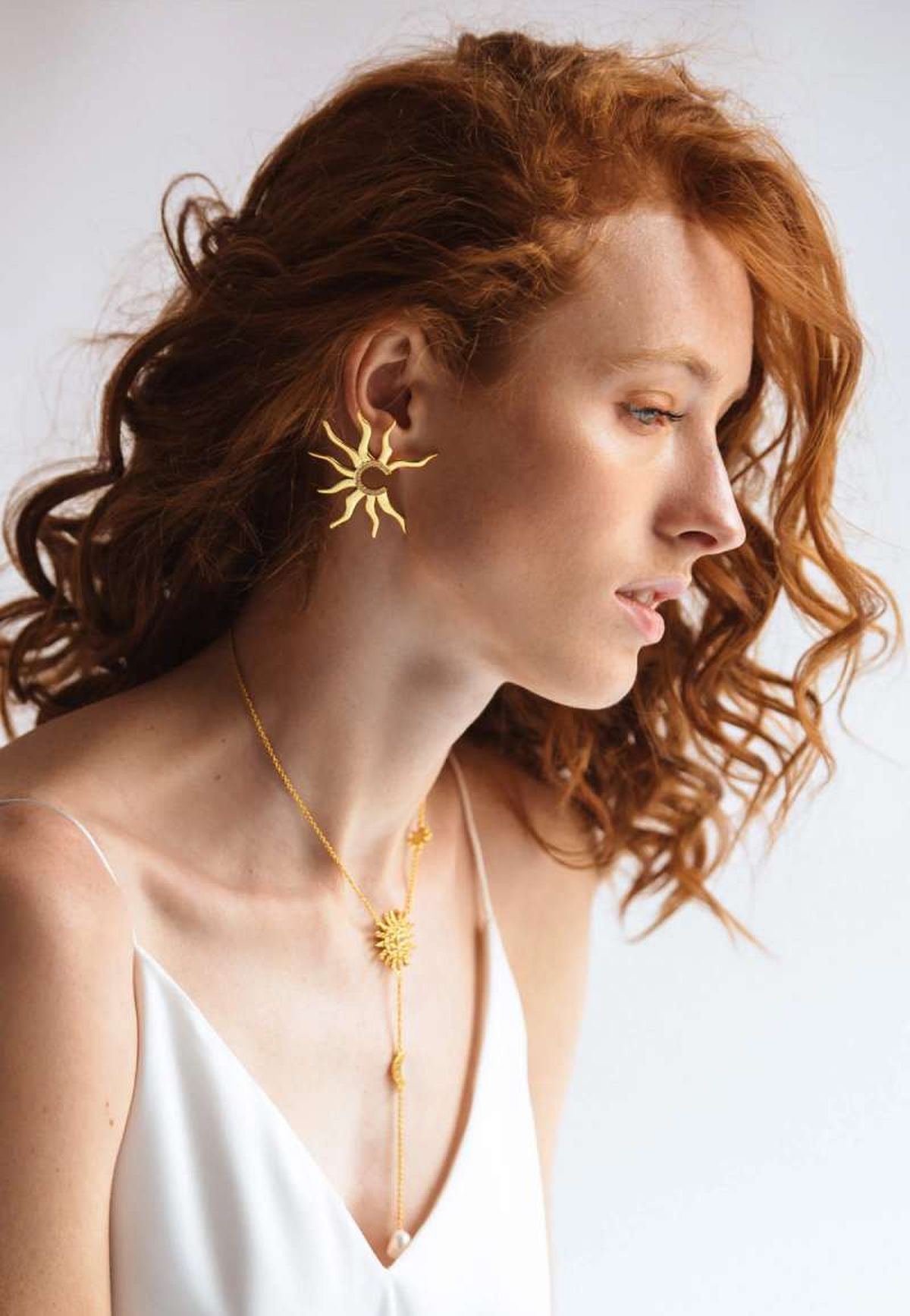 Pendientes dorados para las gamas cálidas