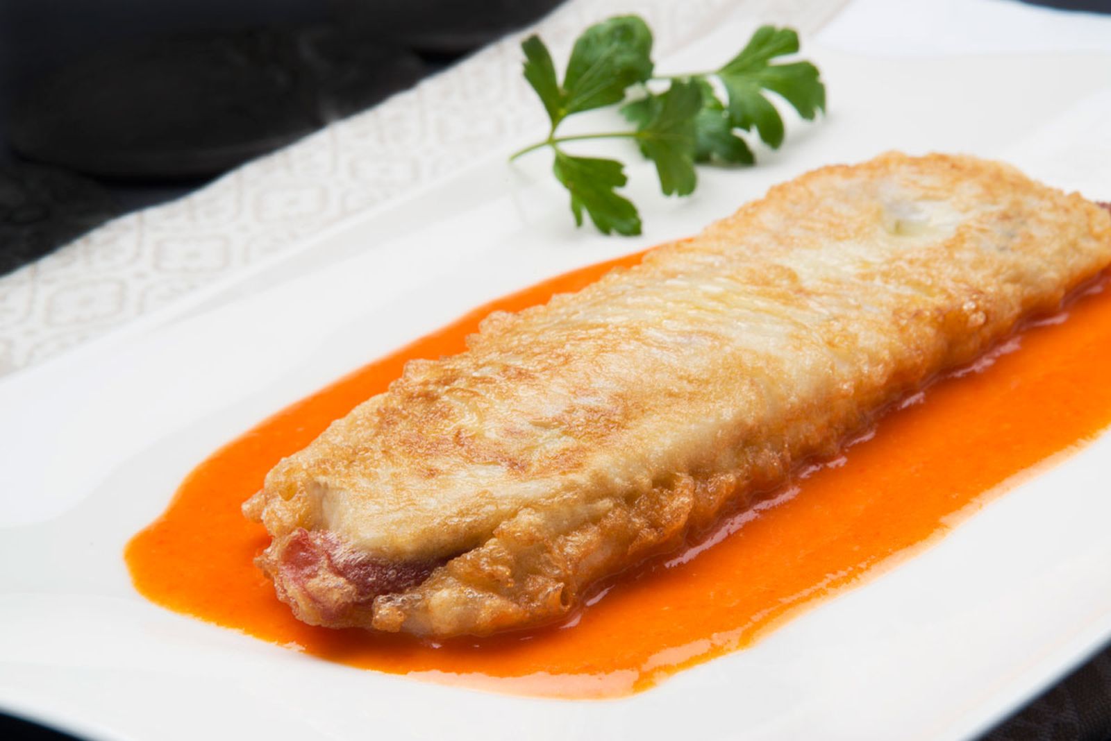 539 Pescado relleno con salsa picante (5154) xl