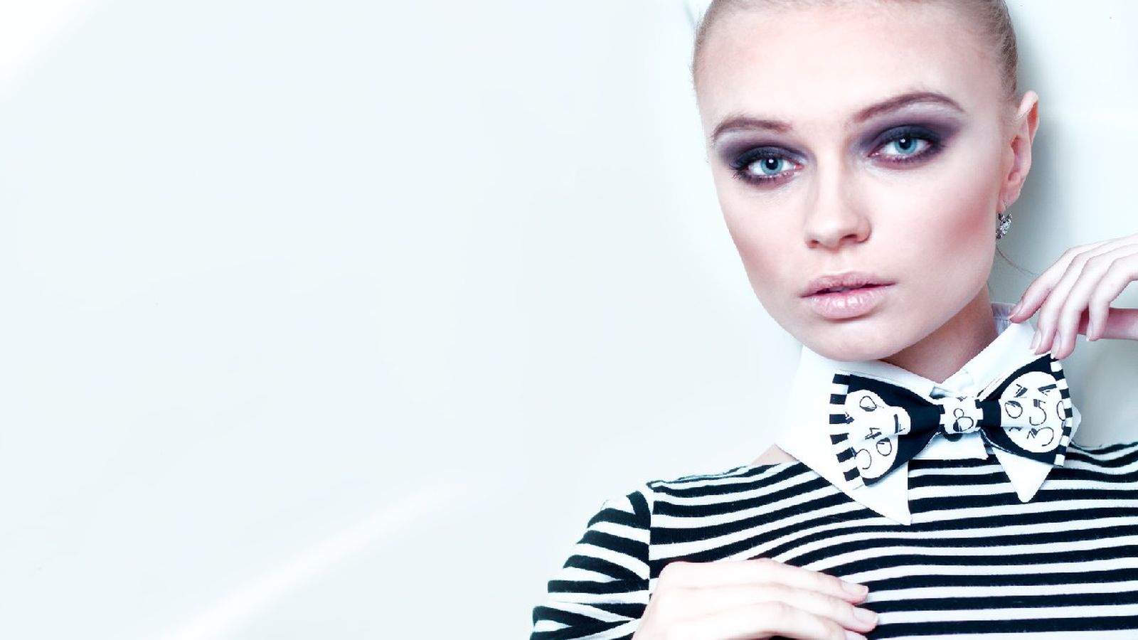 Un cuello fantasía aporta originalidad a una camiseta básica