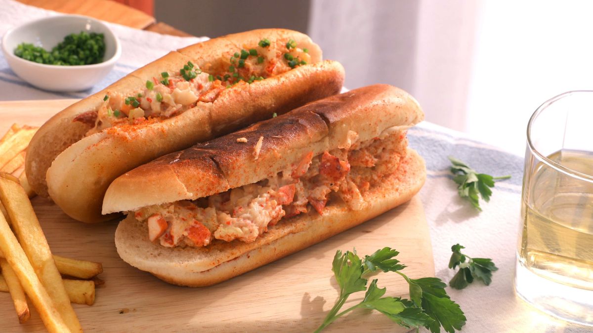 Receta de lobster roll, bocadillo de langosta de maine  paso 7