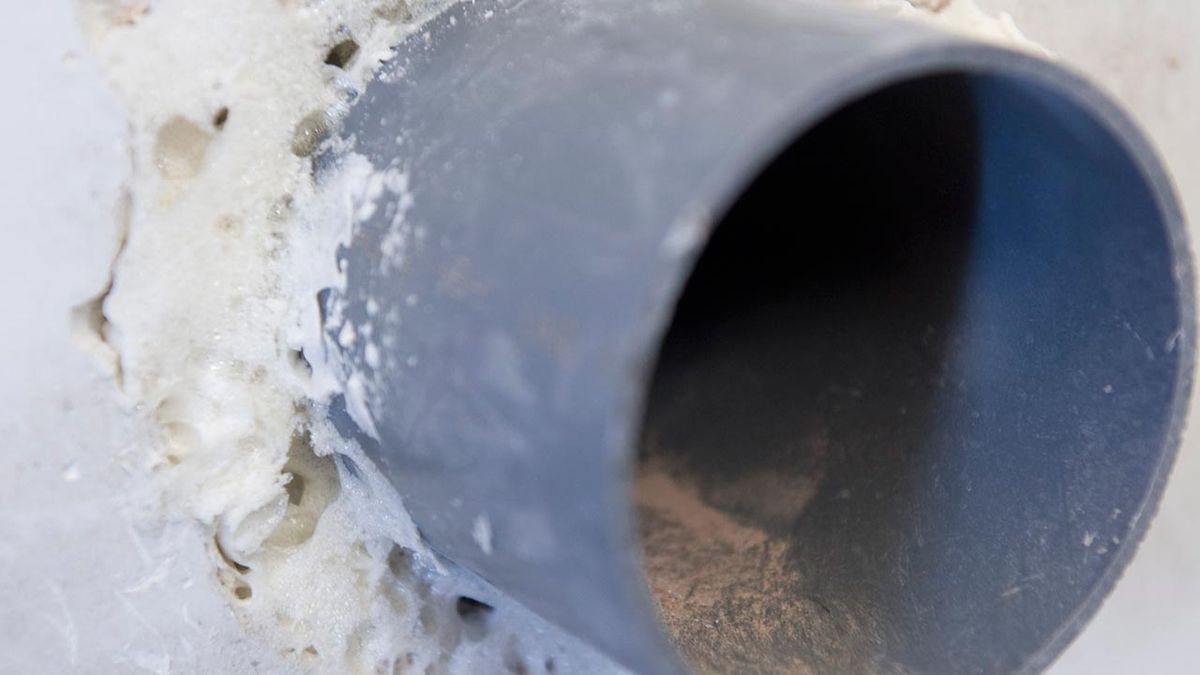 brico 0537 2 aplicacion espuma poliuretano paso 7 detalle final