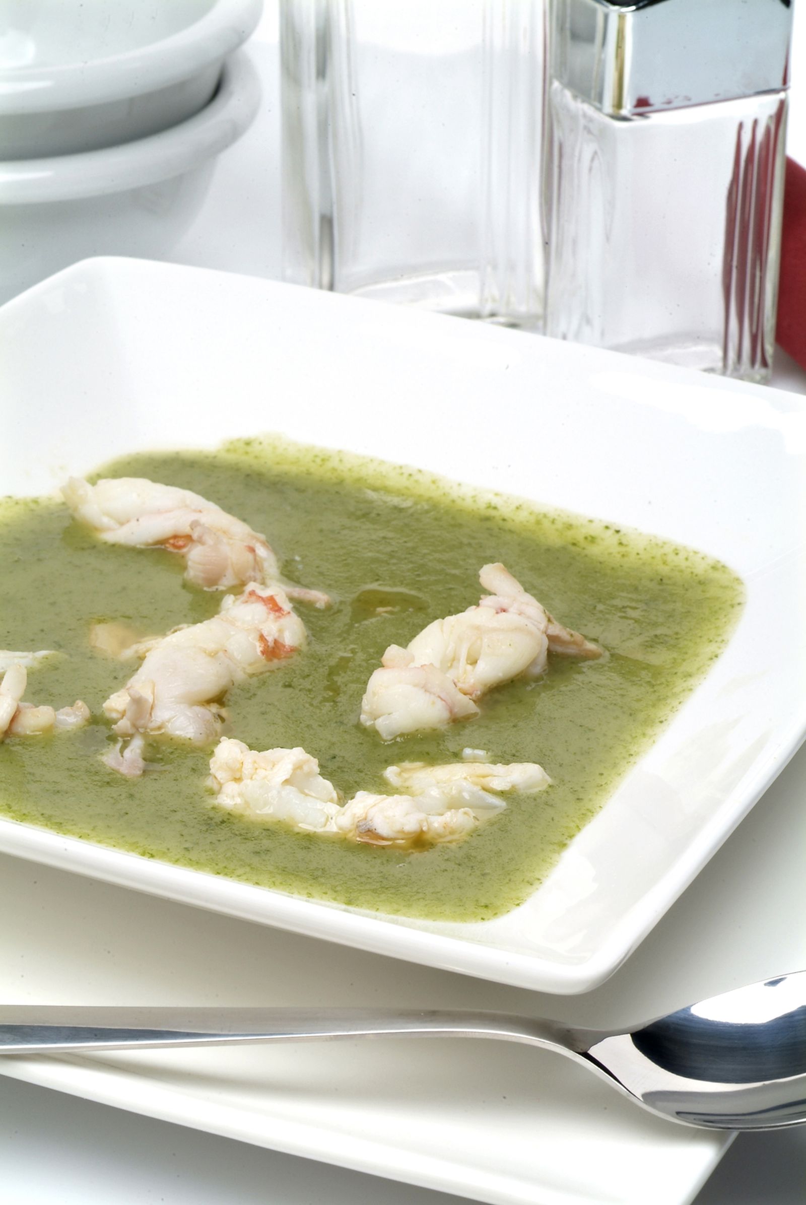 Crema de lechuga con cigalas salteadas