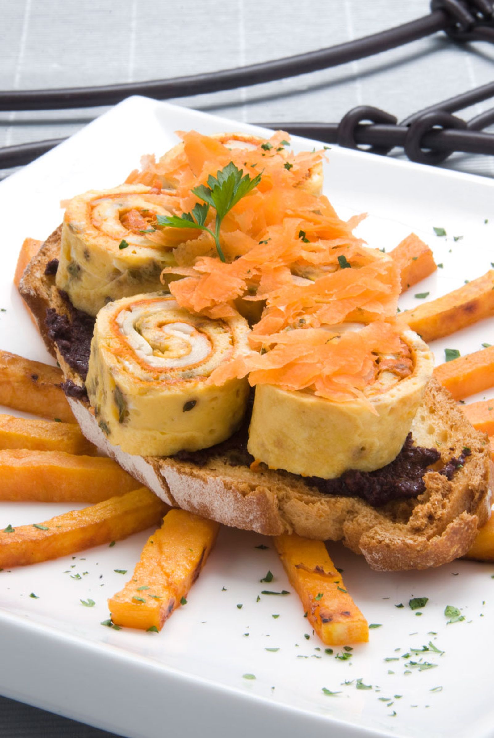 359A Caracolas de tortilla sobrasada y queso con boniatos fritos xl